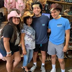 Meet your Posher, Sam